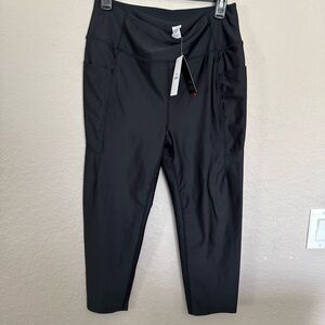 Black High-Waist Athletic Leggings with Side Pockets
